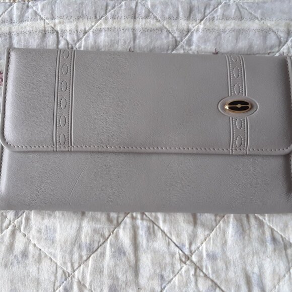 Vintage Buxton Alexis Leather Wallet - Picture 2 of 16